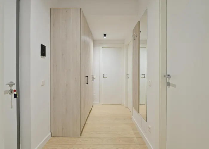 Tropics 1br Cozy Modern Entire Nuscocity Fast Wifi And Balcony Апартаменти Бухарест