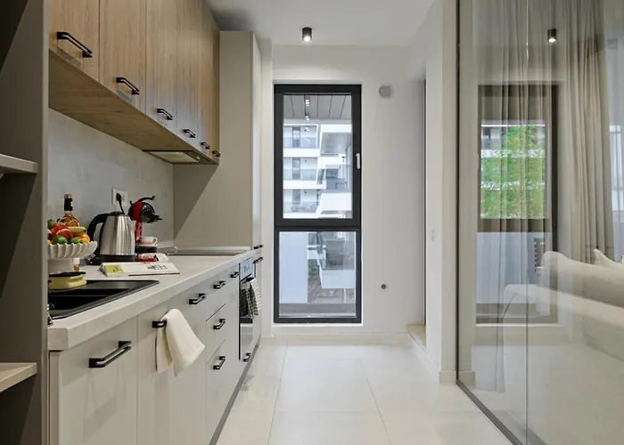 Tropics 1br Cozy Modern Entire Nuscocity Fast Wifi And Balcony *