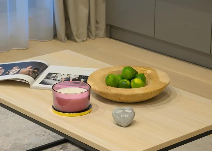 Tropics 1br Cozy Modern Entire Nuscocity Fast Wifi And Balcony