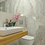 Tropics 1br Cozy Modern Entire Nuscocity Fast Wifi And Balcony *