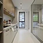Tropics 1br Cozy Modern Entire Nuscocity Fast Wifi And Balcony *