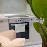 Апартаменти Tropics 1br Cozy Modern Entire Nuscocity Fast Wifi And Balcony Бухарест