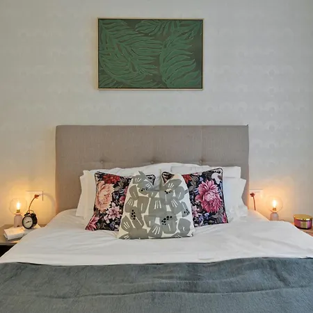 Tropics 1br Cozy Modern Entire Nuscocity Fast Wifi And Balcony *