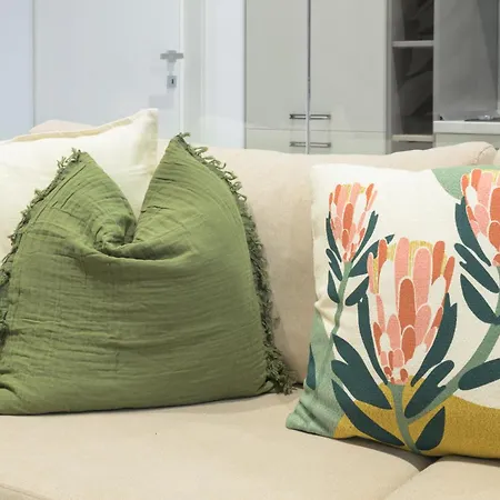 Tropics 1br Cozy Modern Entire Nuscocity Fast Wifi And Balcony Bukarest