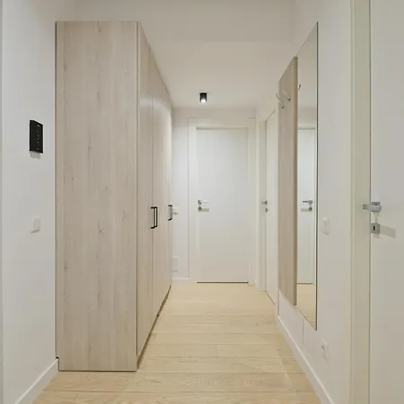 Tropics 1br Cozy Modern Entire Nuscocity Fast Wifi And Balcony Appartamento Bucarest