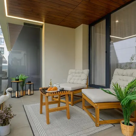 Tropics 1br Cozy Modern Entire Nuscocity Fast Wifi And Balcony Апартаменти *