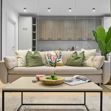 Tropics 1br Cozy Modern Entire Nuscocity Fast Wifi And Balcony *