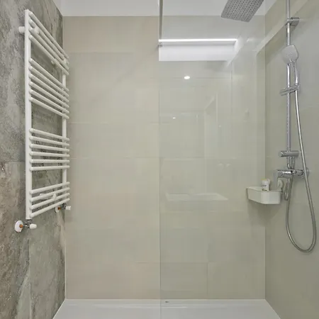 Апартаменти Tropics 1br Cozy Modern Entire Nuscocity Fast Wifi And Balcony