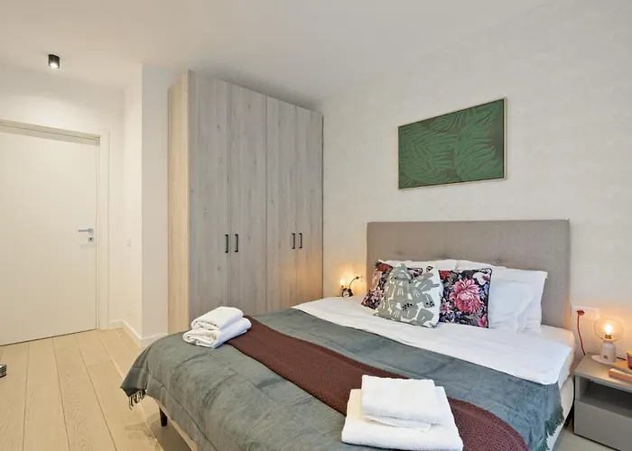 Tropics 1br Cozy Modern Entire Nuscocity Fast Wifi And Balcony Bukarest