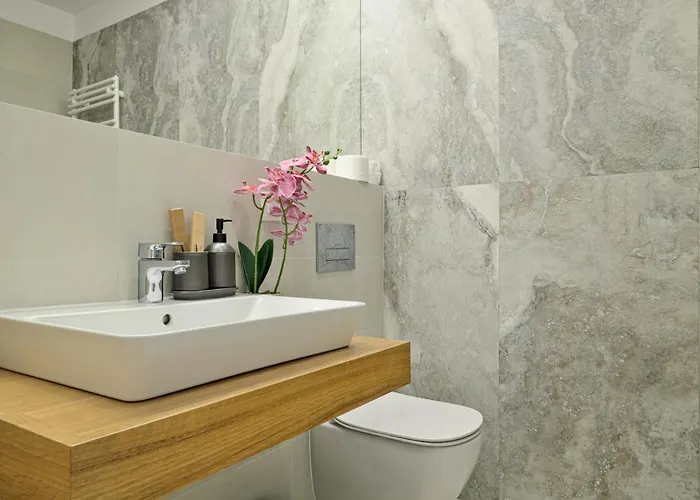 Tropics 1br Cozy Modern Entire Nuscocity Fast Wifi And Balcony *