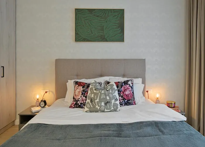 Tropics 1br Cozy Modern Entire Nuscocity Fast Wifi And Balcony *