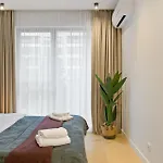 Apartment Tropics 1br Cozy Modern Entire Nuscocity Fast Wifi And Balcony