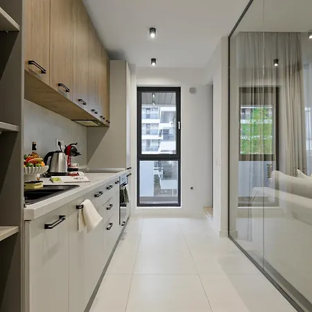 Tropics 1br Cozy Modern Entire Nuscocity Fast Wifi And Balcony *