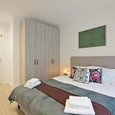 Tropics 1br Cozy Modern Entire Nuscocity Fast Wifi And Balcony Bukareszt